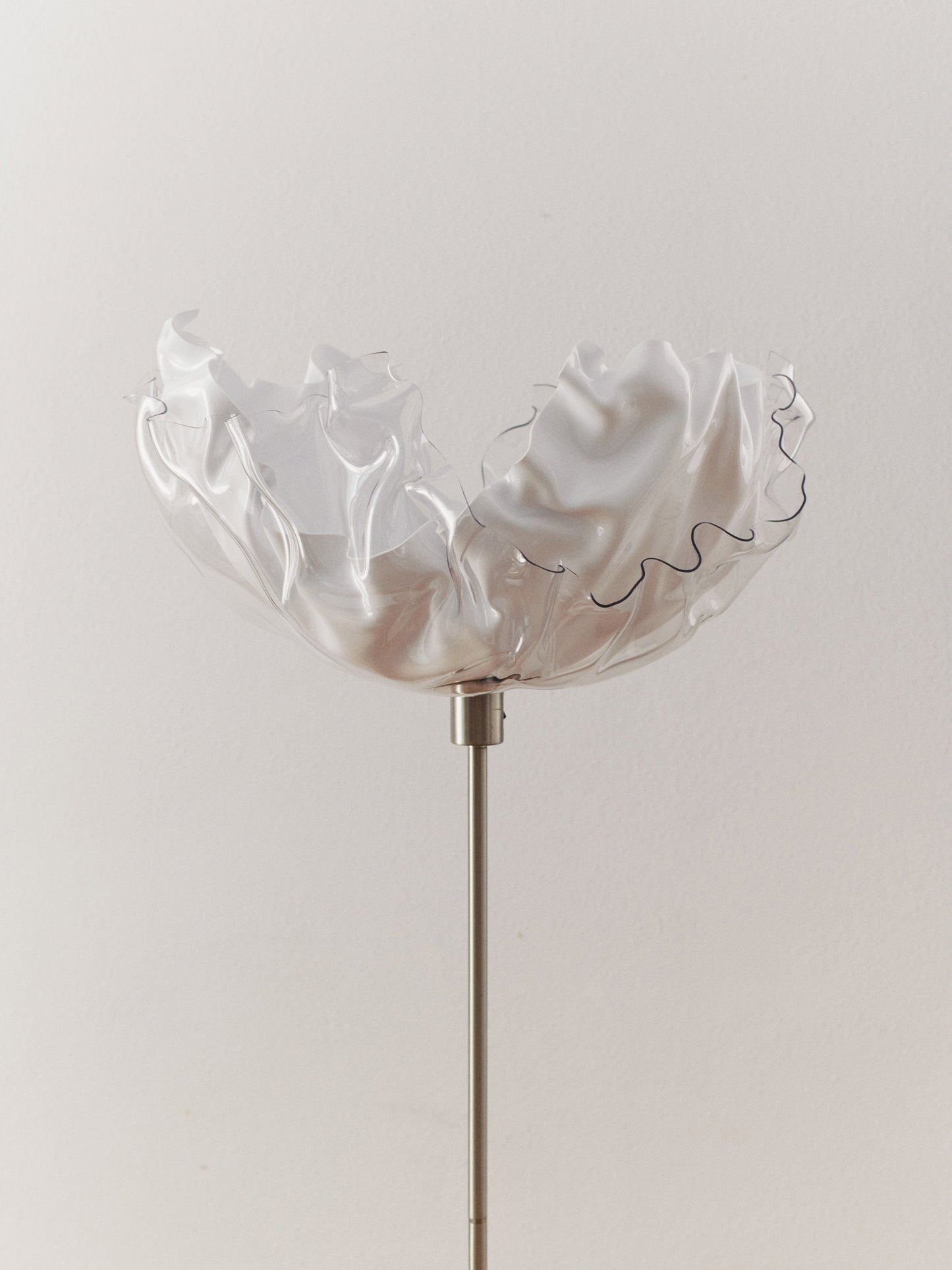 Invisible White 2 - Lampadar