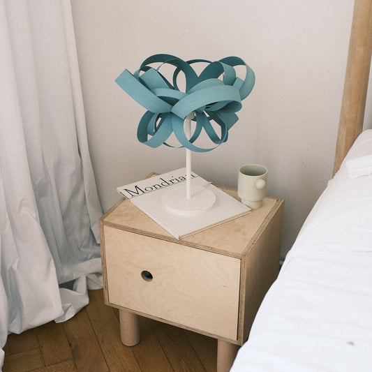 Lampa de noptiera din Furnir - Atmosfera Perfectă pentru casa ta