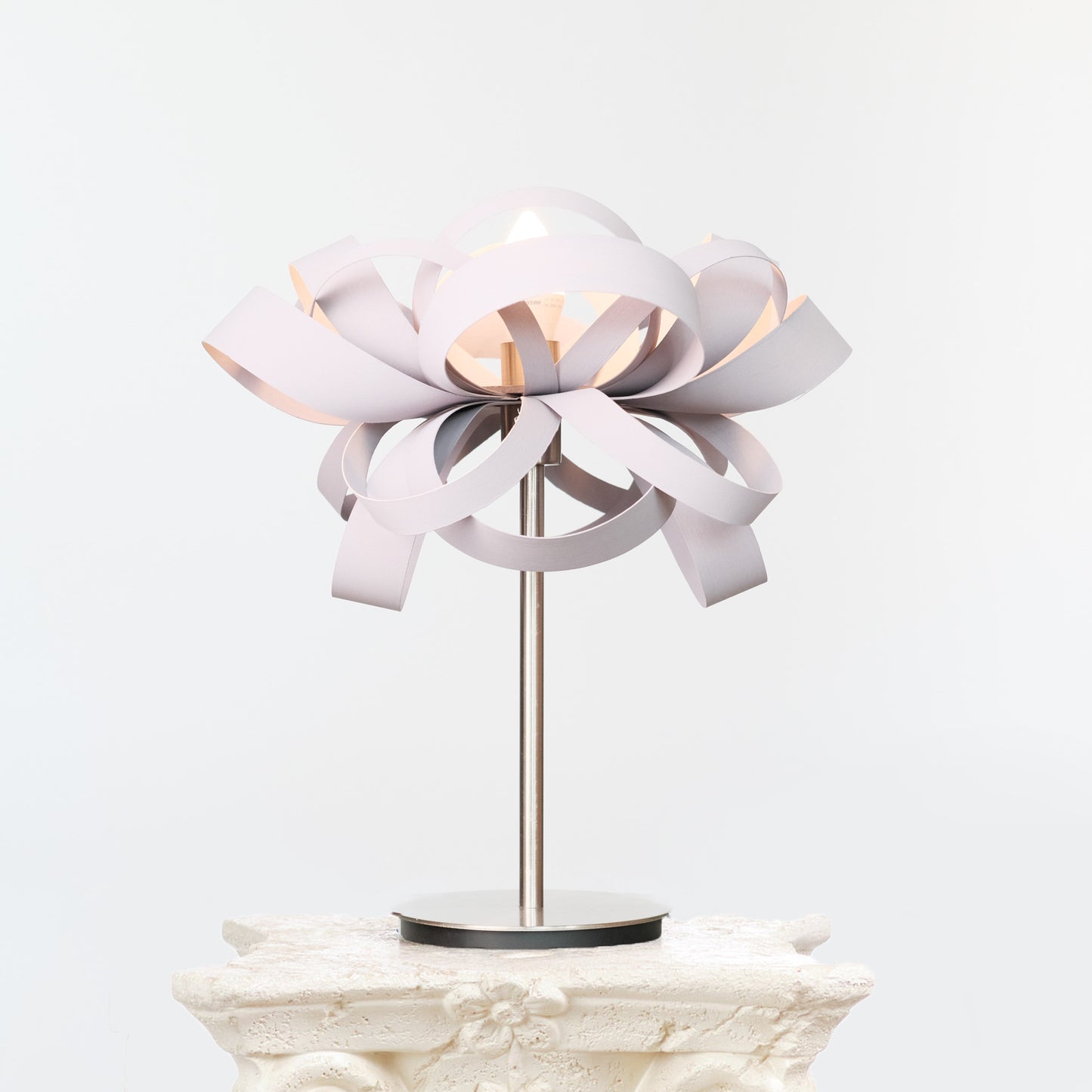 Lampa de birou din Furnir - Atmosfera Perfectă pentru casa ta
