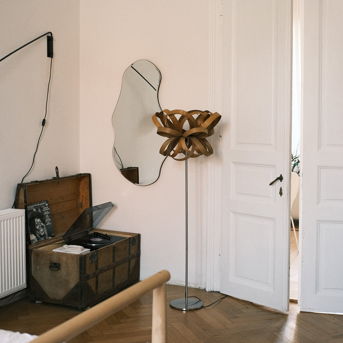 Lampadar Modern din Furnir - Design Contemporan și Calitate Superioară