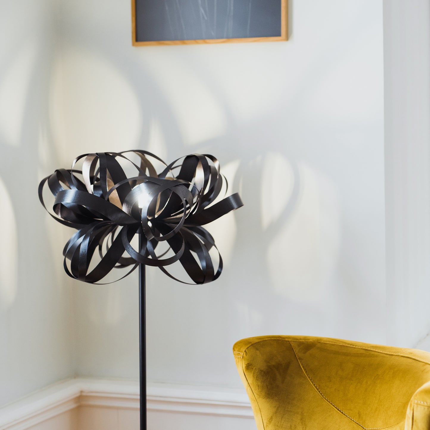 Lampadar Modern din Furnir - Design Contemporan și Calitate Superioară