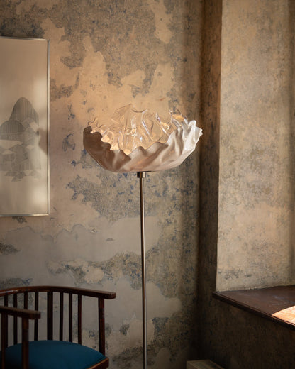 Invisible White 3 - Lampadar