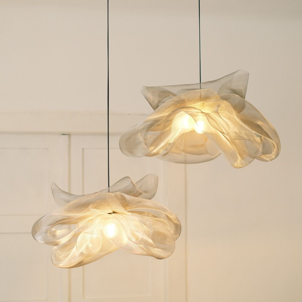 Lampi moderne din metal - Iluminare ambientala si contemporană pentru biroul tau