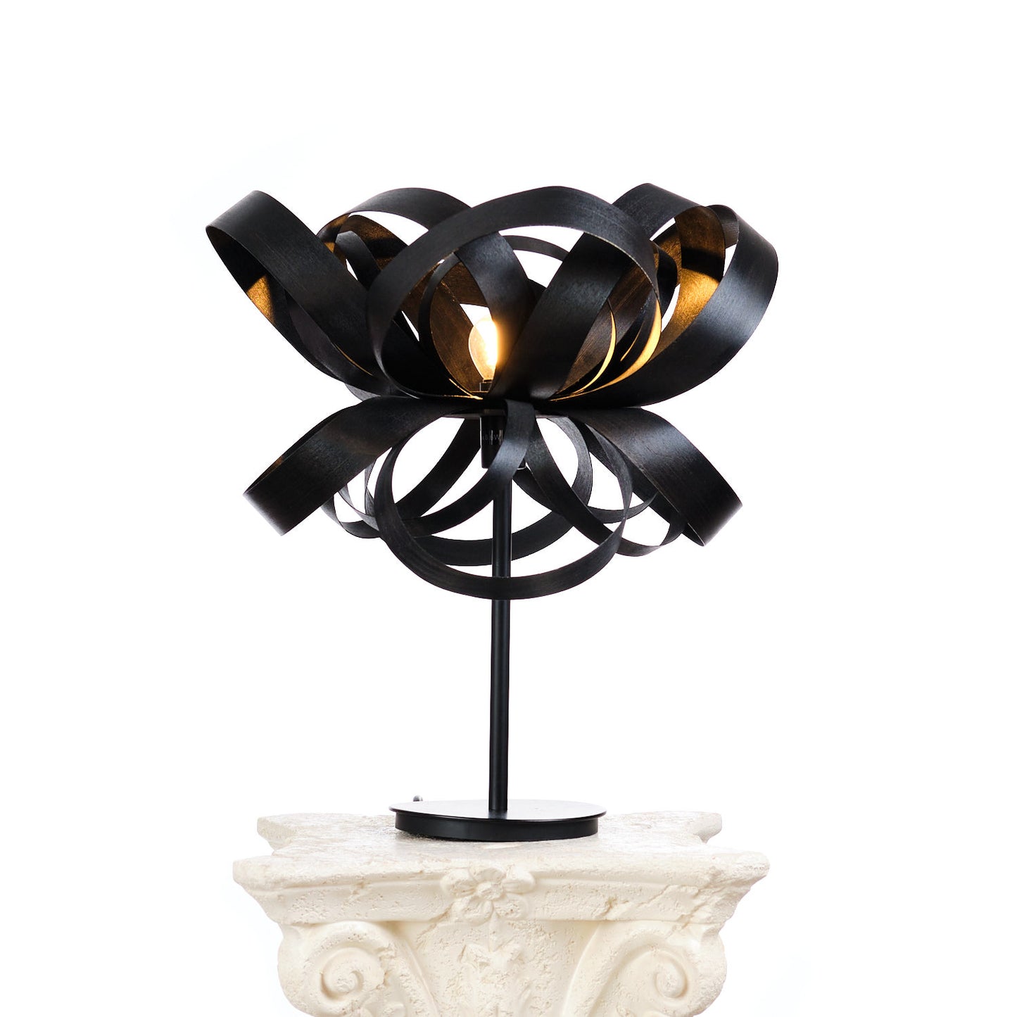 Lampa de birou din Furnir - Atmosfera Perfectă pentru casa ta