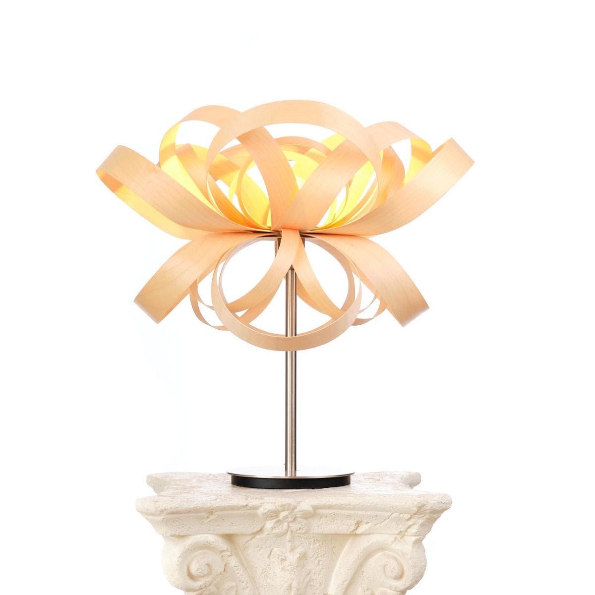 Lampa de Birou Artizanală din Furnir - Creând Atmosfera Perfectă