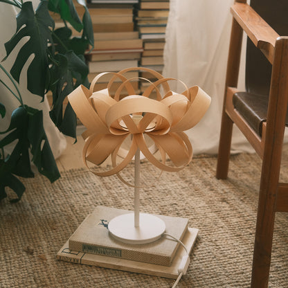 Lampa de birou din Furnir - lumina ambientala pentru casa ta