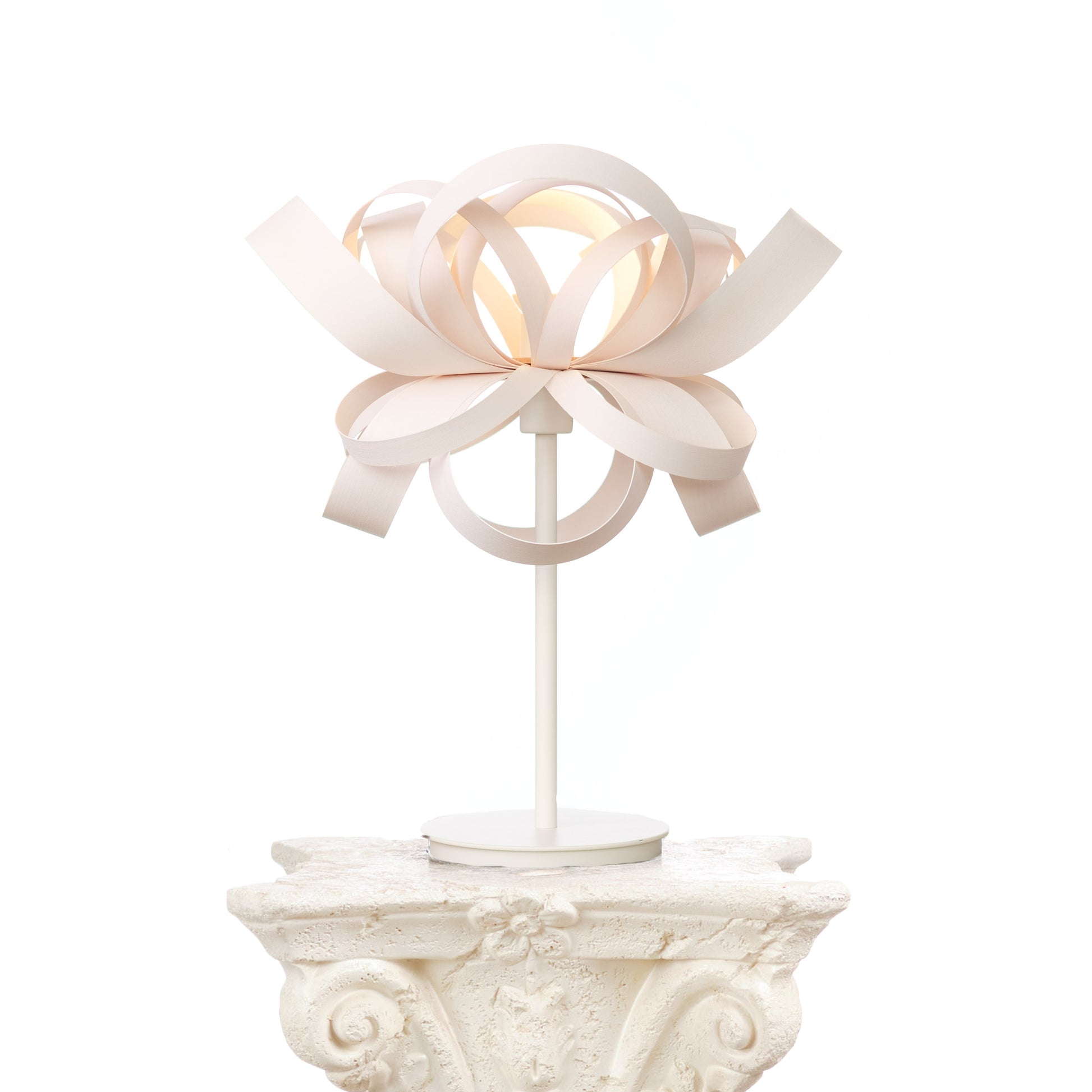 Lampa de birou din Furnir - lumina ambientala pentru casa ta