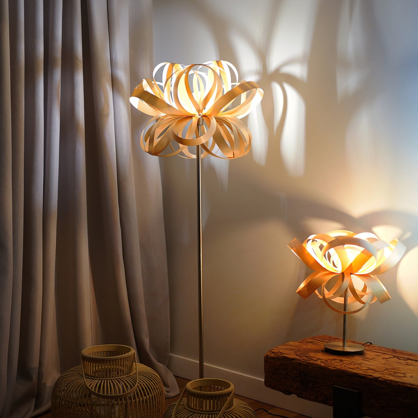 Lampadar din furnir creat manual - lumina ambientala pentru casa ta