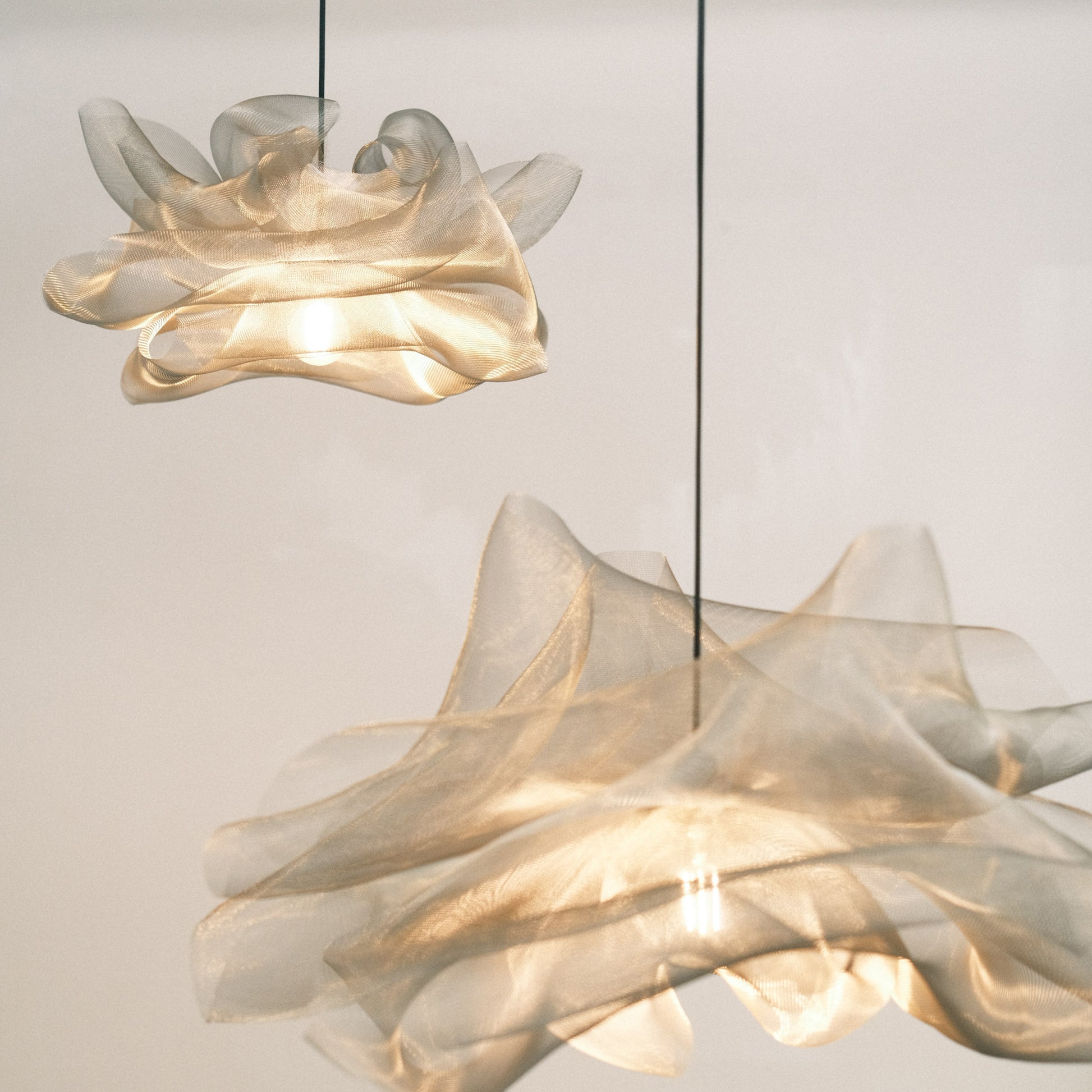Lampi moderne din metal - Iluminare ambientala si contemporană pentru biroul tau